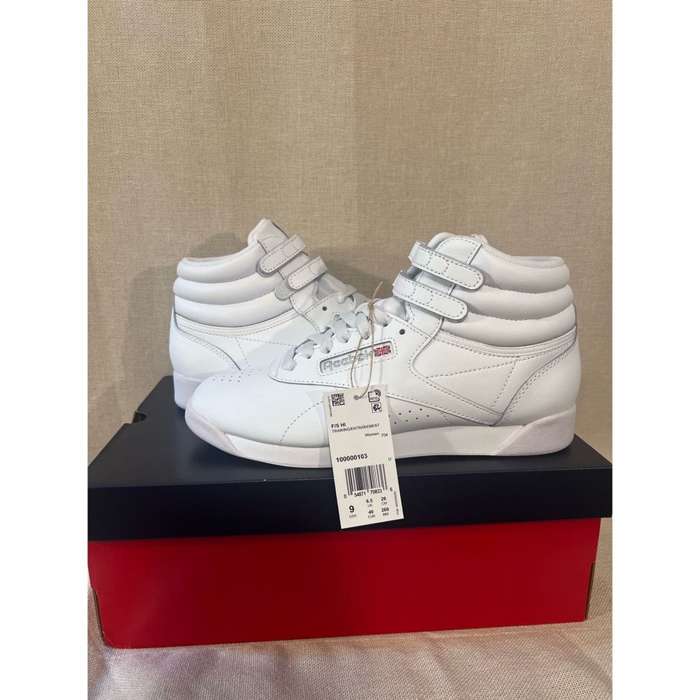 NWT Reebok F/S Hi Sneakers in White / Silver